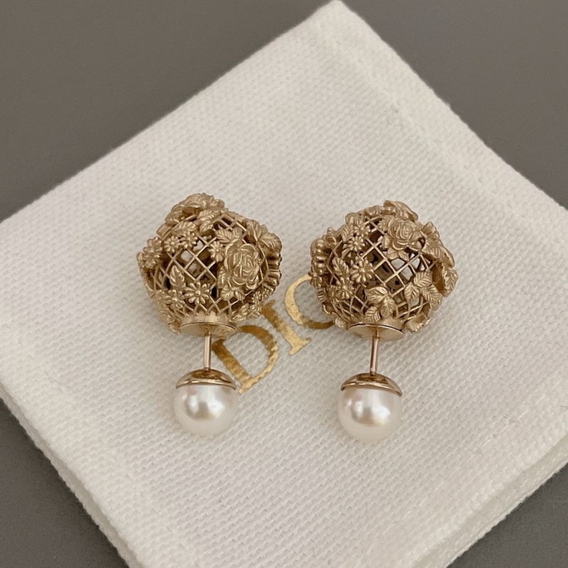 chr1st1an D10r earrings